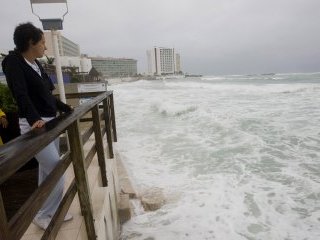 Губернатор Луизианы ввел на территории штата чрезвычайное положение в связи с приближением к южному побережью США урагана "Ида", который усилился до второй категории опасности