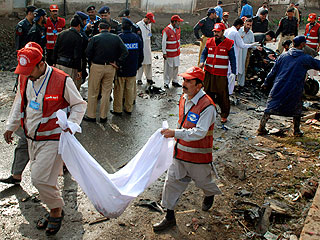 В Пакистане террорист-смертник взорвал себя рядом с КПП полиции