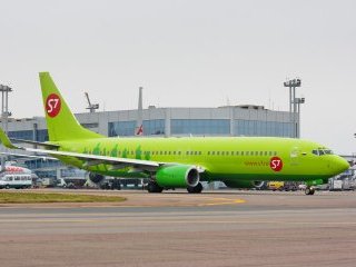 В аэропорту столицы Бурятии благополучно совершил аварийную посадку самолет Boeing 737-800 со 122 пассажирами на борту и пятью членами экипажа