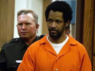 "Вашингтонский снайпер" Джон Аллен Мухаммад, признанный виновным в убийстве 10 человек в столице США и ее окрестностях в октябре 2002 года, казнен путем смертельной инъекции