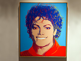 Портрет Майкла Джексона кисти Энди Уорхола, выполненный в 1984 году, был продан на вечерних торгах Christie's во вторник за 812,5 тысячи долларов