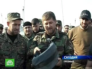 Президенту Чечни Рамзану Кадырову присвоено специальное звание генерал-майора милиции, сообщили в среду в его администрации. Там пояснили, что "этим высоким званием отмечены заслуги Кадырова в организации и проведении специальных операций