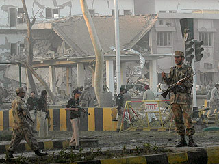 Террористы-смертники вновь атакуют пакистанский Пешавар и его окрестности