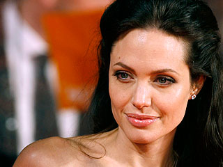 Анджелина Джоли хочет усыновить еще одного ребенка - седьмого по счету