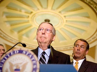 По мнению лидера республиканцев в Сенате Митча Макконнелла, то, что подсудимых доставят из лагеря Гуантанамо на Кубе в США, "подвергнет американцев ненужному риску"
