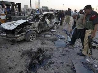 Автомобиль, начиненный взрывчаткой, взорвался в субботу в городе Пешавар на северо-западе Пакистана, погибли семь человек