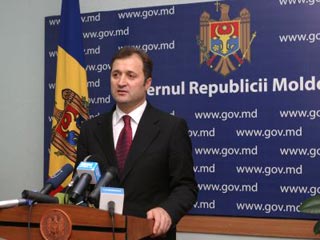 Новый премьер-министр Молдавии Влад Филат намерен добиваться того, чтобы Россия прекратила оказывать "прямую и косвенную поддержку" непризнанной республике Приднестровье