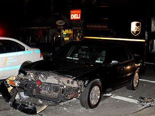 Полицейская машина, ехавшая впереди кортежа вице-президента США Джозефа Байдена в Нью-Йорке, столкнулась с лимузином