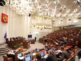 Совет Федерации отклонил во вторник законопроект, принятый в пятницу Государственной Думой, о повышении в два раза базовой ставки транспортного налога, на основании которой налог стали бы устанавливать местные власти