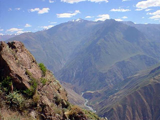 Жители Перу планируют покрасить вершины гор в белый цвет для замедления таяния ледников в связи с глобальным потеплением