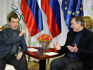 Медведев и президент Словении в перерыве матча успели обсудить важные дела