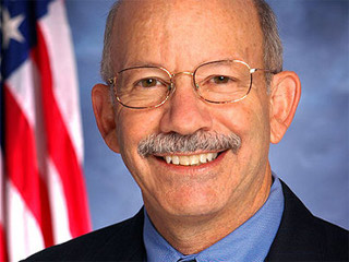 Член палаты представителей Конгресса США, демократ от штата Орегон Питер Де Фазио потребовал отставки министра финансов