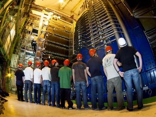 Ученые из Европейского центра ядерных исследований (CERN) собираются уже в ближайшее время заново запустить Большой адронный коллайдер после серьезной аварии, произошедшей в сентябре прошлого года