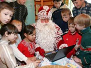 Дети из Санкт-Петербурга решили приобщить Деда Мороза к высоким технологиям, и подарили ко дню рождения 18 ноября аппарат системы ГЛОНАСС