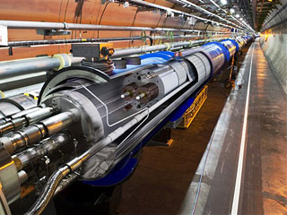 Первый после аварии осенью 2008 года пучок протонов успешно прошел по всему кольцу Большого адронного коллайдера