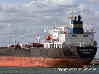 В составе экипажа нефтяного танкера Cancale Star, атакованного пиратами у западного побережья Африки, есть россияне