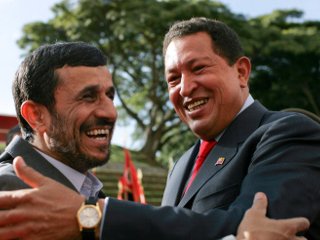 Президент Венесуэлы Уго Чавес накануне совершил кратковременный визит на Кубу, где встретился с Фиделем и Раулем Кастро. Об этом Чавес сам заявил на официальной встрече с президентом Ирана Махмудом Ахмадинежадом, прибывшем с визитом в Венесуэлу