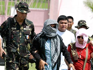 Подозреваемый в организации кровавой бойни на юге Филиппин добровольно сдался полиции
