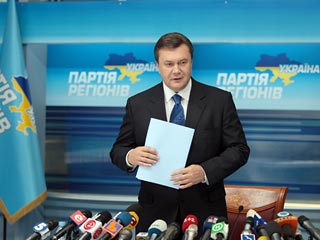 Согласно данным социологического опроса, который был проведен Центром социальных технологий "Социополис", лидером остается Виктор Янукович (34,2%; в августе - 26,7%)