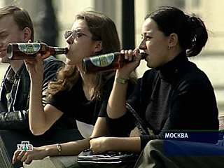 В рамках объявленной президентом России Дмитрием Медведевым антиалкогольной кампании планируется запретить ночную продажу алкогольных напитков