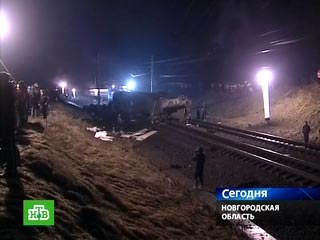 По данным на 9 утра московского времени, в результате крушения поезда "Невский экспресс" погибли 39 человек, данные уточняются, сообщает "Интерфакс"