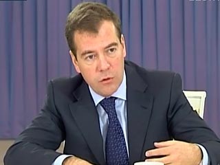 Медведев поручил МЧС, ФСБ и Генпрокуратуре оказать помощь пострадавшим и выяснить причину крушения поезда