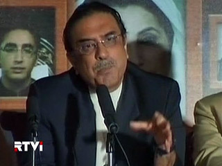 Президент Пакистана Асиф Али Зардари передал контроль над ядерным арсеналом страны премьер-министру Юсуфу Раза Гилани, пытаясь урегулировать политическое напряжение