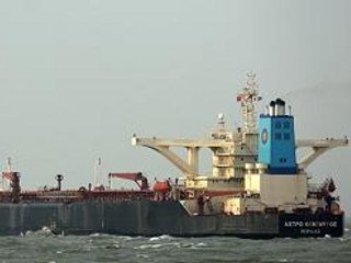 Сомалийские пираты захватили направлявшийся из Саудовской Аравии в американский Новый Орлеан танкер Maran Centaurus под флагом Греции с грузом нефти на сумму 20 млн долларов