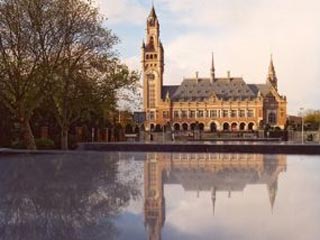 Международный суд в голландском городе Гаага в понедельник вынес решение по делу бывших владельцев НК "ЮКОС"