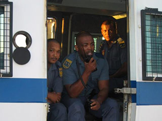 Во время предстоящего в 2010 году в ЮАР чемпионата мира по футболу на 1500-километровом участке между Йоханнесбургом и Кейптауном будет курсировать пассажирский поезд, в котором будет вагон с полностью укомплектованным полицейским участком и тюрьмой