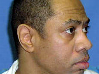 Побег в понедельник совершил осужденный за несколько тяжких преступлений 49-летний афроамериканец Аркад Комо