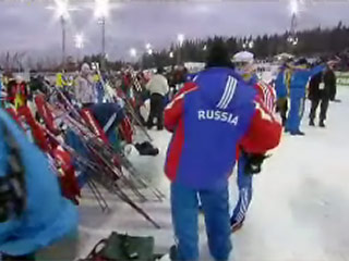 Мужская сборная России по биатлону упустила реальную возможность выиграть "золото" эстафеты 4 по 7,5 км в рамках проходящего в шведском Эстерсунде Кубка мира, показав четвертый результат