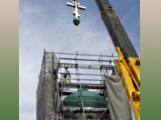 12 ноября 2009 года состоялось освящение купола с крестом и их монтаж на здании Богоявленского храма