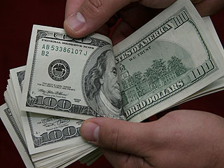 Доллар вырос на 57 копеек, евро &#8211; на 52