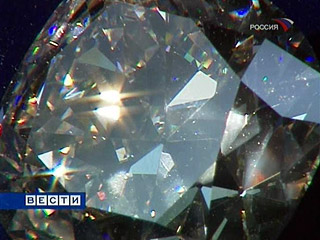 Алмазодобывающая компания "Алроса" планирует в 2010 году увеличить добычу алмазов на 3,2% до 2,31 млрд долларов, а продажу поднять на 51% до 3,3 млрд долларов