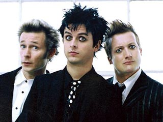 Музыкантами десятилетия меломаны однозначно признали поп-панков из Green Day - несмотря на сильных конкурентов, первые места в рейтинге заняла и сама группа, и их альбом American Idiot и сингл "Boulevard of Broken Dreams"