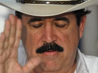 Отстраненный от власти в результате государственного переворота в конце июня этого года президент Гондураса Мануэль Селайя принял решение покинуть страну и выехать вместе с семьей в Мексику