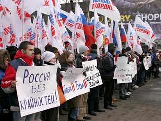 На Пушкинской площади Москвы более тысячи активистов молодежного движения "Молодая гвардия Единой России" проведут сегодня митинг против национализма и анархии