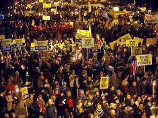 Около 30 тыс. человек, по данным полиции, приняли сегодня участие в демонстрации в поддержку решительных мер по борьбе с изменением климата, которая прошла сегодня у здания парламента в центре датской столицы