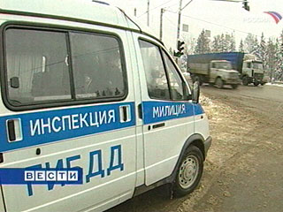 В Ростовской области на автотрассе "Дон" автобус "Ивеко" столкнулся с легковым автомобилем, четыре человека погибли, 10 пострадали