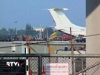 Все оружие, находящееся в захваченном в Таиланде самолете Ил-76, должно быть уничтожено, заявил глава МИД Таиланда