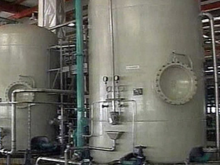 Тегеран в настоящий момент занимается производством нового поколения центрифуг "IR4" и "IR3" и планирует ввести их в эксплуатацию до конца следующего иранского года (заканчивается 21 марта 2011 года)