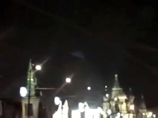 На днях гигантский летающий объект треугольной формы завис прямо над московским Кремлем