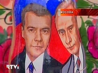 К участию в рейтинге допущены отметившие комплиментом Дмитрия Медведева или Владимира Путина, а также те, кому удалось совместить президента с премьером