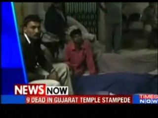 Девять женщин погибли и по меньшей мере шесть получили травмы в давке на западе Индии во время религиозного праздника в воскресенье