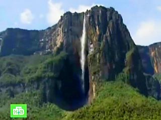 Чавес переименовал высочайший в мире водопад - он был назван в честь американца