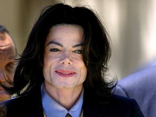 В ближайшие 2 дня ФБР обещает рассекретить досье на знаменитого певца Майкла Джексона, скончавшегося 25 июня 2009 года. Спецслужбы обнародуют только часть документа, еще 679 страниц, касающиеся смерти поп-идола, так и останутся в тайне