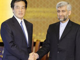 Иран не намерен соглашаться с предложением МАГАТЭ о переработке за границей его низкообогащенного урана, заявил глава Высшего совета национальной безопасности страны Саид Джалили, находящийся с визитом в Японии