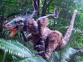 Развивать эту гипотезу группа китайских и американских ученых начала после того, как исследователи обратили внимание, что верхняя челюсть синорнитозавра (Sinornithosaurus, "пернатого динозавра") снабжена двумя необычайно длинными зубами