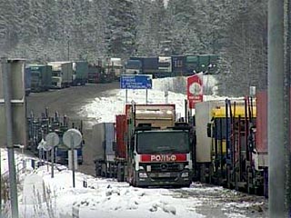 С утра 22 декабря на контрольно-пропускном пункте Терехово-Бурачки скопилось 1100 грузовиков, а на КПП Гребнево-Убылинка - 500 машин